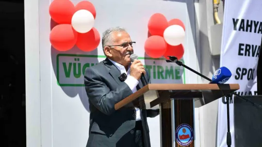 Yahyalı ilçe sakinleri Vali Çiçek ve Başkan Büyükkılıç'ı bağrına bastı