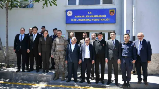 Yahyalı ilçe sakinleri Vali Çiçek ve Başkan Büyükkılıç'ı bağrına bastı