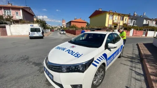 Yakalanacaklarını anladılar, aracı bırakıp kaçtılar