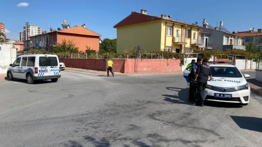 Yakalanacaklarını anladılar, aracı bırakıp kaçtılar