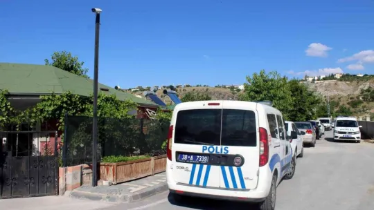 Yaşadığı villada ölü bulundu