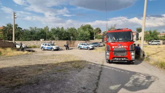 Yavru kediyi alevlerin arasından itfaiye ekipleri kurtardı