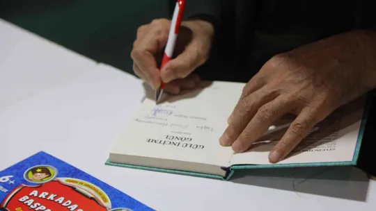Yazarlardan kitap fuarına övgü: 'En iyi fuarlardan bir tanesi'