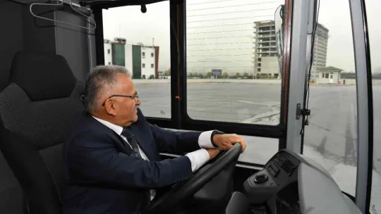 Yeni otobüslerin ilk testini Başkan Büyükkılıç yaptı