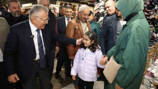 Başkan Büyükkılıç'a Yeraltı Çarşısında Coşkulu Karşılama
