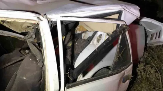 Yolcu otobüsü otomobile çarptı: 2 ölü, 20 yaralı