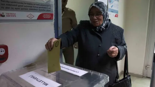Yurtdışında kalan vatandaşlar oylarını kullanıyor