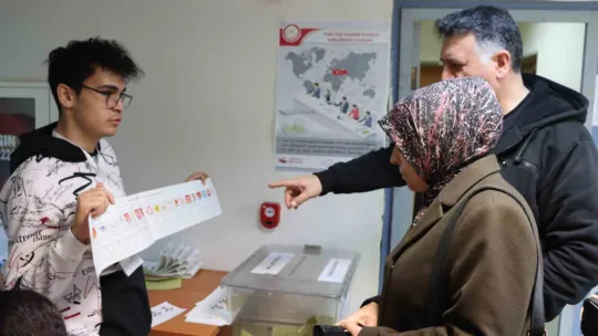 Yurtdışında kalan vatandaşlar oylarını kullanıyor