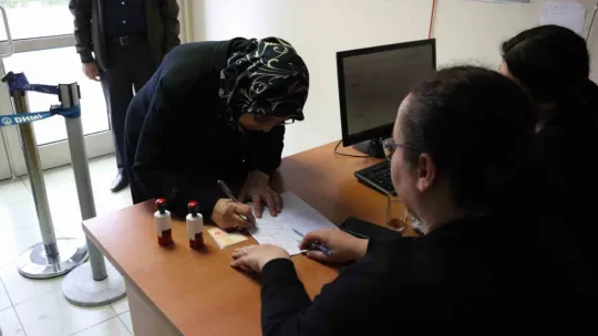 Yurtdışında kalan vatandaşlar oylarını kullanıyor