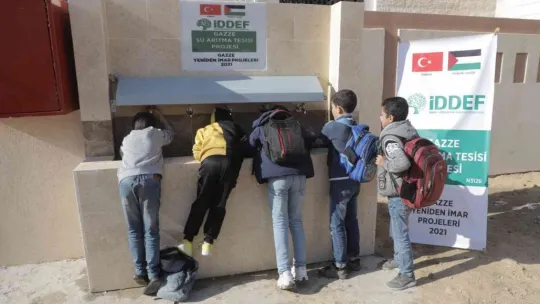 Yüzbinlerce Filistinli temiz suya kavuştu