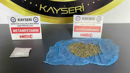 Zehir tacirleri polisten kaçamadı