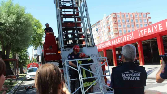 Zihinsel ve bedensel engelli Umut'un 'itfaiye' hayali gerçek oldu