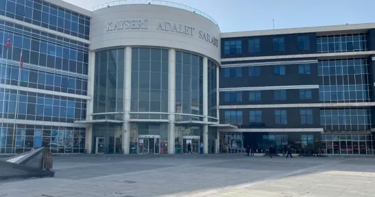 Eski eşini bıçakla yaralayan şahsın yeniden yargılaması yapıldı