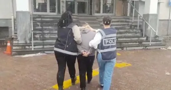 Hırsızlık suçundan 11 yıl hapis cezası ile aranan firari kadın yakalandı