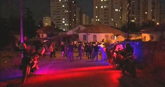 Komşularının evini kurşunlamakla suçlanan Metin Işık ve oğlunun yeniden yargılanmasına devam edildi