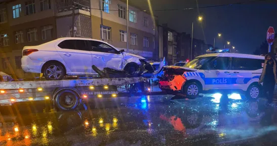 Polis otosu ile otomobil çarpıştı: 1 kişi yaralandı