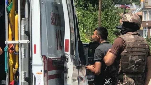 İntihar girişiminde bulunan şahıs, Özel Harekat tarafından alındı