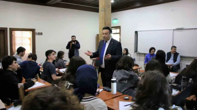 1.5 asırlık okulda eğitim kampı