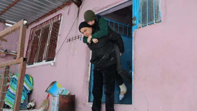 17 yaşındaki Ahmet, belediye ekiplerince hastaneye yetiştirildi