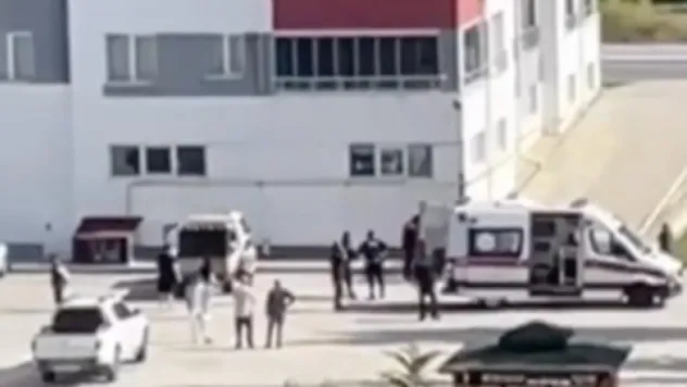 17 yaşındaki genç kız 5. kattan düşerek ağır yaralandı