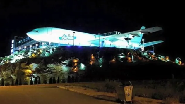 1 Milyon Euro'ya yapılan uçak restoran hizmete giriyor