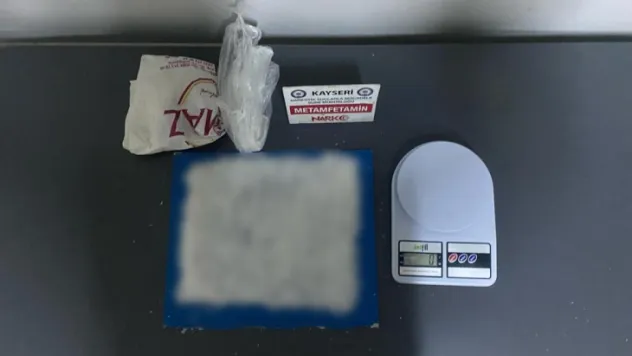 2 kişinin yakalandığı operasyonda 272 gram uyuşturucu ele geçirildi