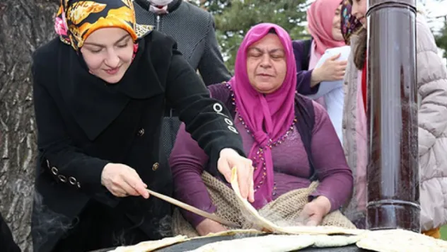 Çolakbayrakdar, Türkmenler için hamur açtı