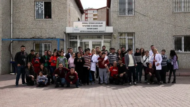 ERÜ İletişim Öğrencilerinden Örnek Davranış