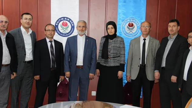 Öğretmenler serbest kıyafet istiyor