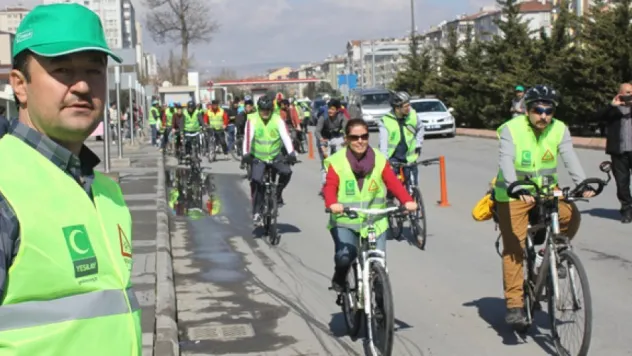 Yeşilay Haftası'nda sağlıklı yaşam için pedal çevirdiler