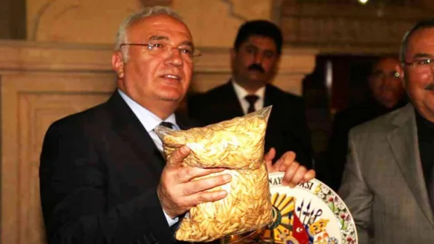 Bakan Elitaş Nevşehirlilerden kabak çekirdeği istedi