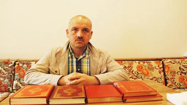 Hayrat Vakfı 7'den 70'e her meslek grubuna Osmanlıca eğitimi veriyor