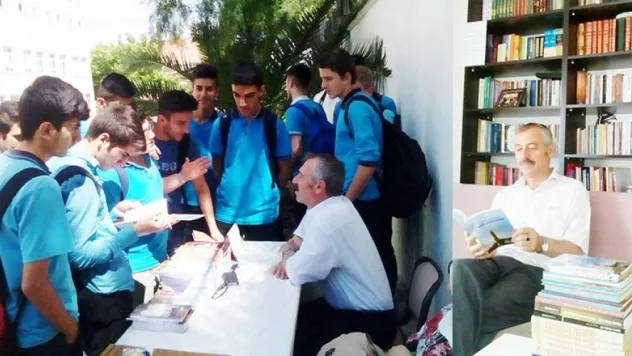 32 yıllık eğitim hayatına 41 kitap sığdırdı