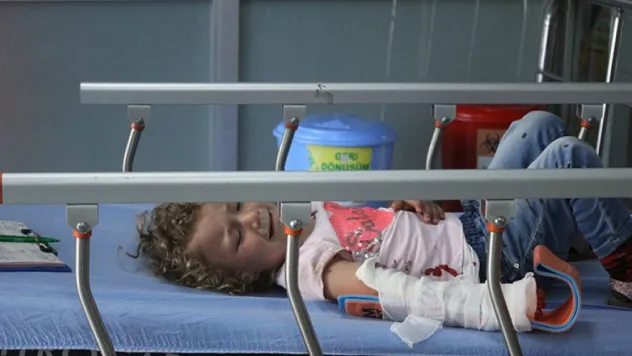 3 yaşındaki çocuğun kolu asansör boşluğuna sıkıştı