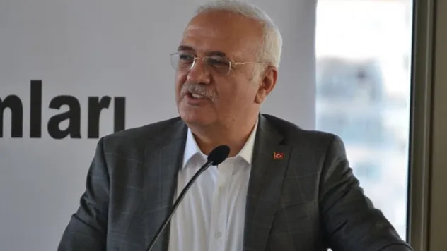 Elitaş, yeni imajıyla dikkat çekti