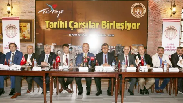 Tarihi çarşılar AVM'lere karşı birleşti