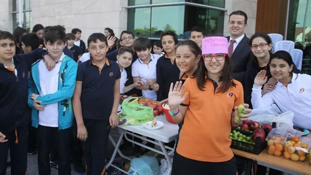 Tekden Koleji öğrencilerinden anlamlı kermes