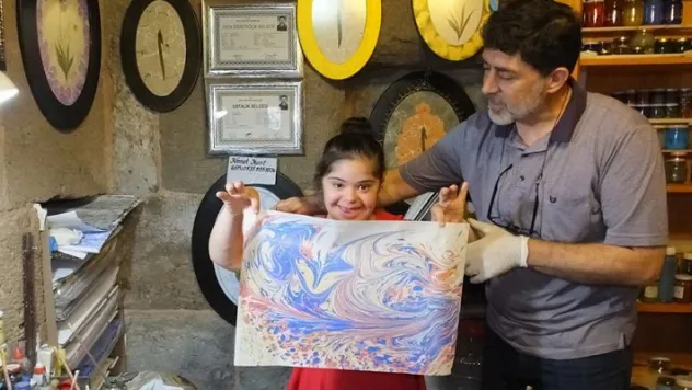 Ebru ile hayata tutundu/ruyor