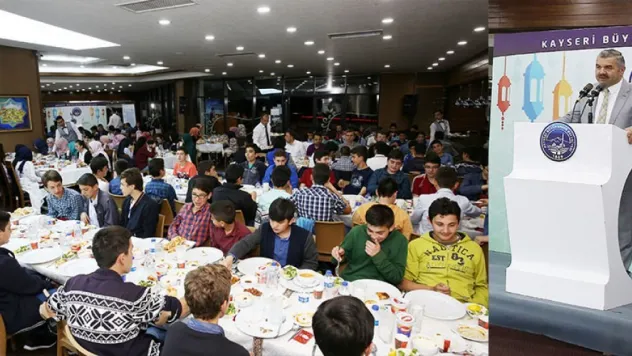 'Ne hocaefendisi?  Bal gibi de örgüt lideri'