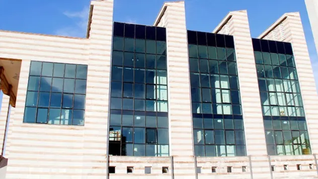 Şeffaf cami tasarımıyla büyülüyor