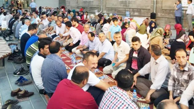 Ümmet iftarında gıyabi cenaze namazı