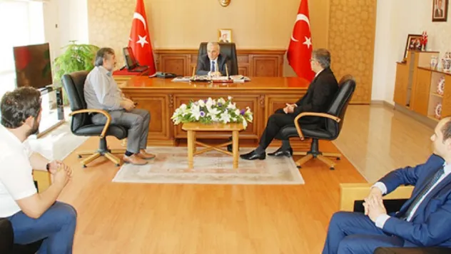 Vali Kamçı'nın 'davet' prensibi