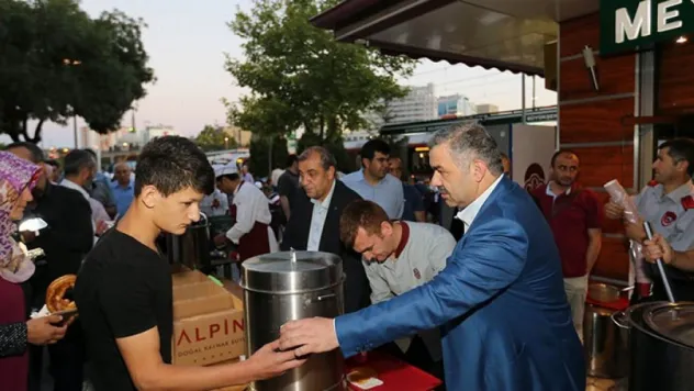 Büyükşehir demokrasi nöbetinde