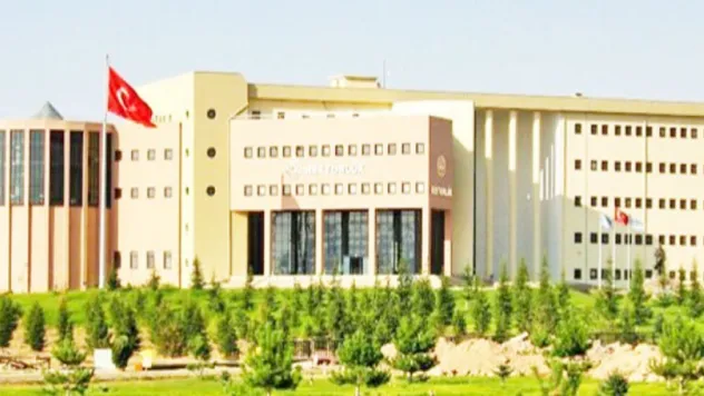 ERÜ'de 16 akademisyen görevlerinden uzaklaştırıldı