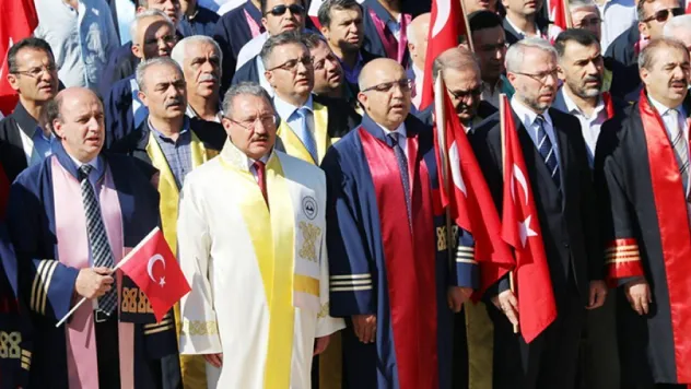 Hain darbe girişimi ERÜ'de protesto edildi