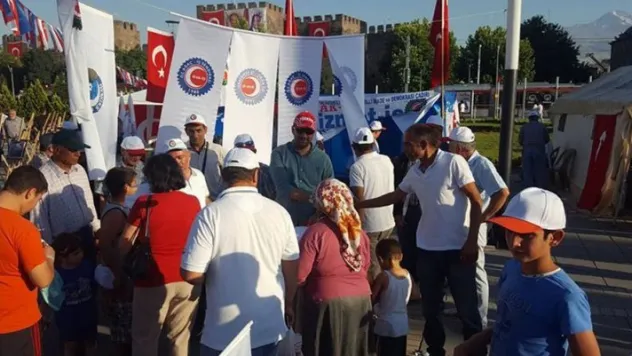 Hak-İş Kayseri İl Temsilciliği 'Milli İrade Ve Demokrasi Çadırı' kurdu