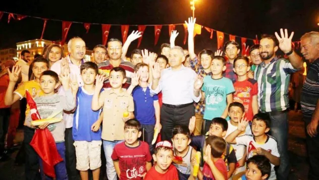 Demokrasi nöbetlerinde Türkiye'ye örnek olduk