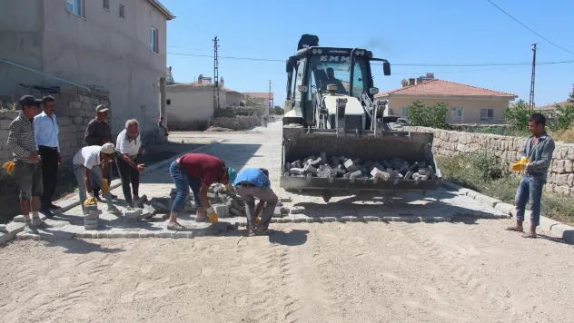Develi'de parke ve asfalt çalışmaları devam ediyor
