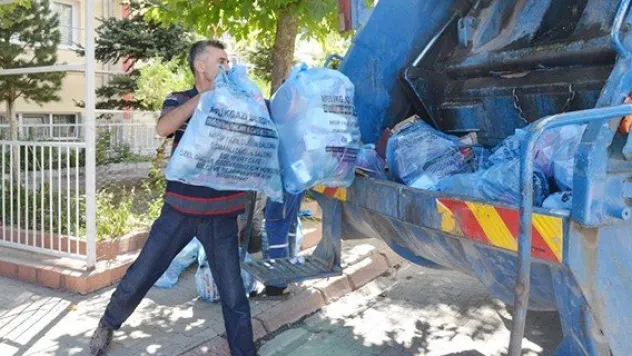 Çalışkan bina görevlilerine kol saati
