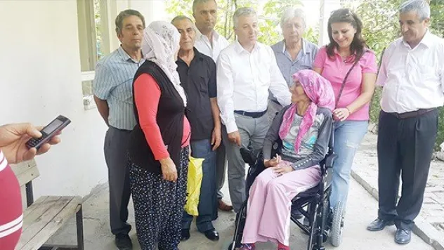 CHP'li arık engelli Sevilay'ı sevindirdi